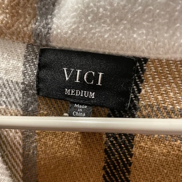 Shacket - Picture 2 of 2